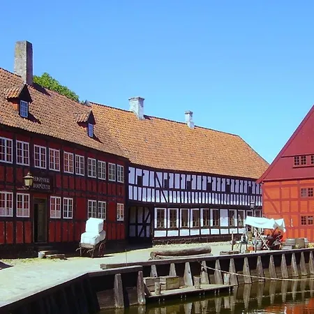 W Parking Possibility, Netflix & Near Attractions Århus