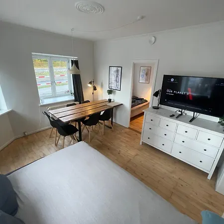 W Parking Possibility, Netflix & Near Attractions Apartment