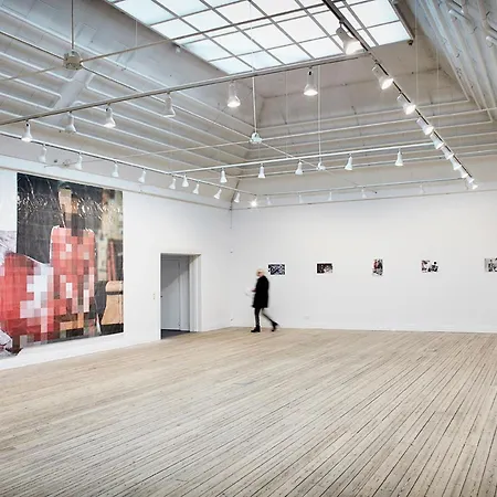 W Parking Possibility, Netflix & Near Attractions